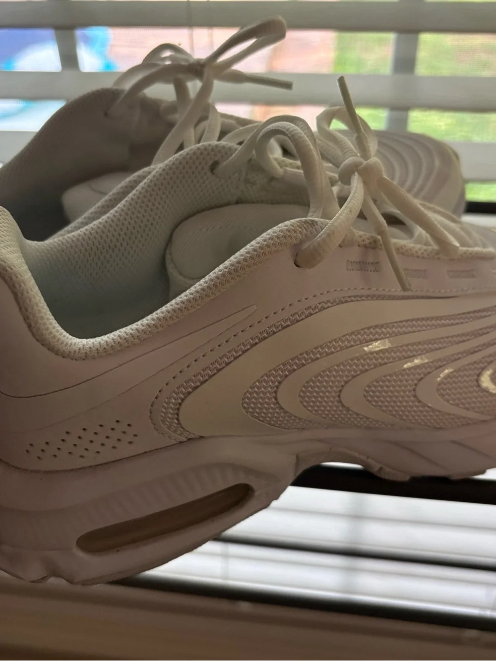 Nike Air Max - White size 8